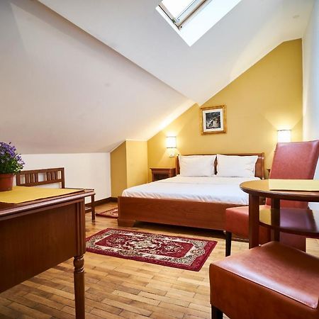Cozy Attic Room V Бухарест Экстерьер фото